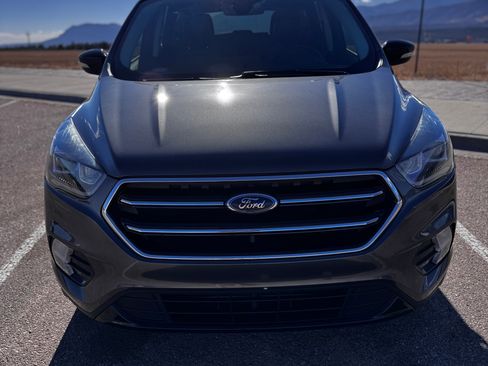 Used 2017 Ford Escape Titanium image 2