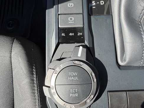 Used 2024 Toyota Tacoma SR5 AWD/4WD image 18