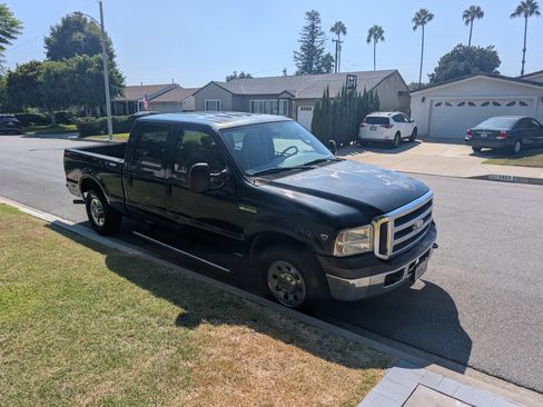 Used 2005 Ford F250 XLT image 4