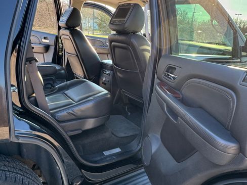 Used 2007 Cadillac Escalade AWD w/ Information Package image 13