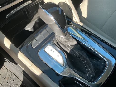 Used 2019 Buick Regal Preferred w/ Driver Confidence Package I image 11