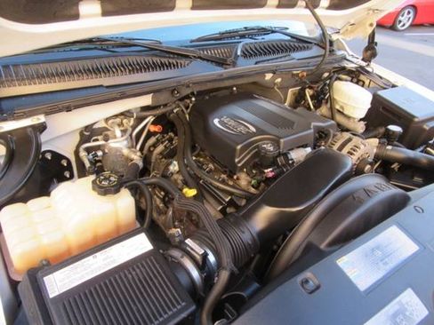 Used 2005 Chevrolet Suburban 2500 LS w/ Suspension Package, Autoride AWD/4WD image 14