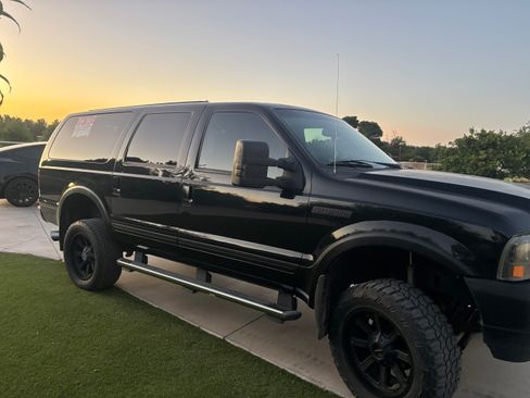Used 2004 Ford Excursion Limited AWD/4WD image 4