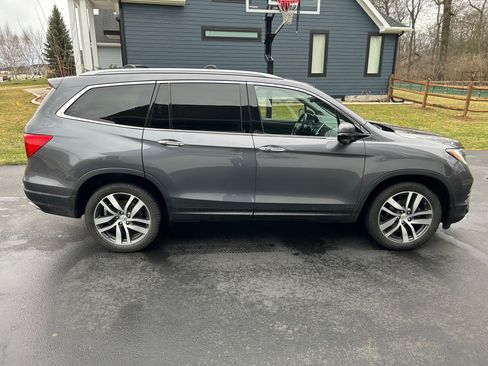Used 2017 Honda Pilot Touring image 2