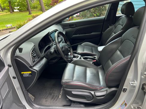 Used 2017 Hyundai Elantra Sport w/ Sport Premium Package 06 FWD image 12