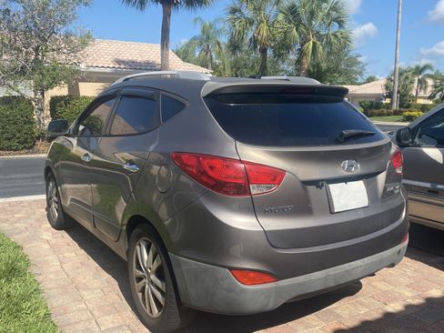 Used 2011 Hyundai Tucson Limited image 2