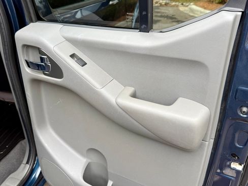 Used 2019 Nissan Frontier SV image 26