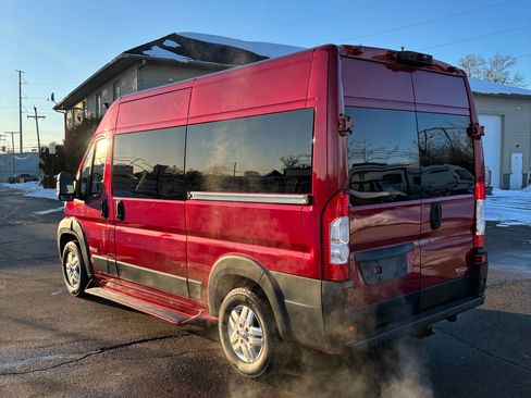 Used 2020 RAM ProMaster 2500 w/ Premium Appearance Group FWD image 18