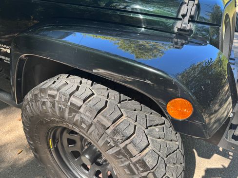 Used 2012 Jeep Wrangler Unlimited Sahara w/ Connectivity Group AWD/4WD image 32