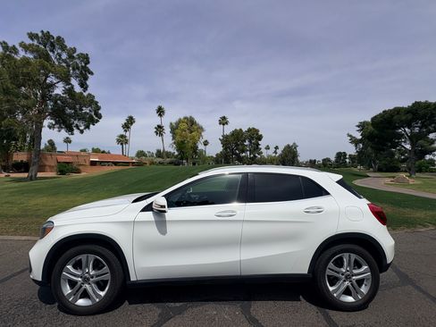 Used 2019 Mercedes-Benz GLA 250 4MATIC image 2