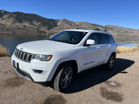 Used 2018 Jeep Grand Cherokee Limited image 13