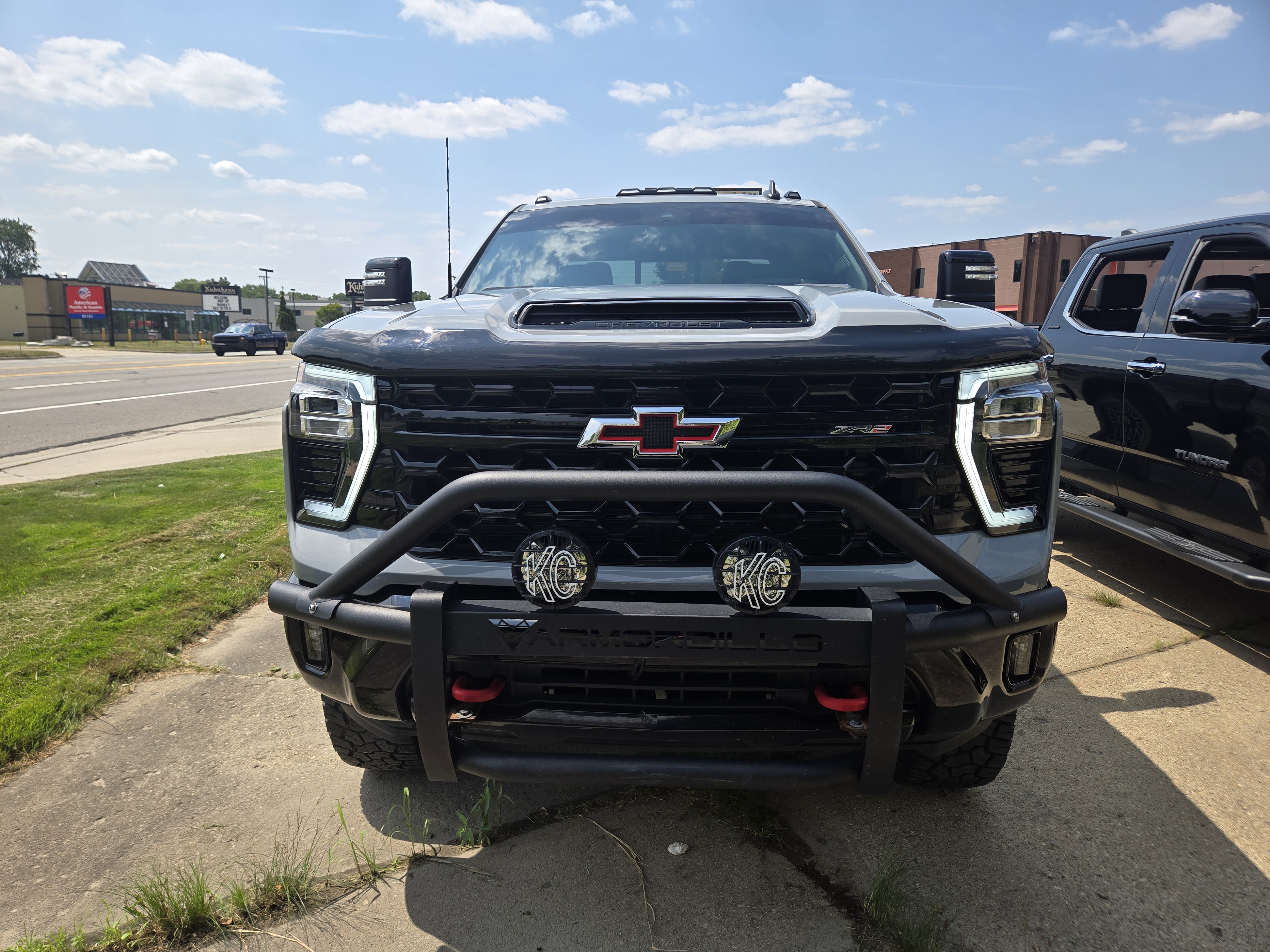 Used 2024 Chevrolet Silverado 2500 ZR2 w/ Technology Package AWD/4WD image 4