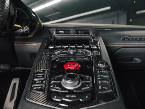 Used 2018 Lamborghini Aventador S image 16