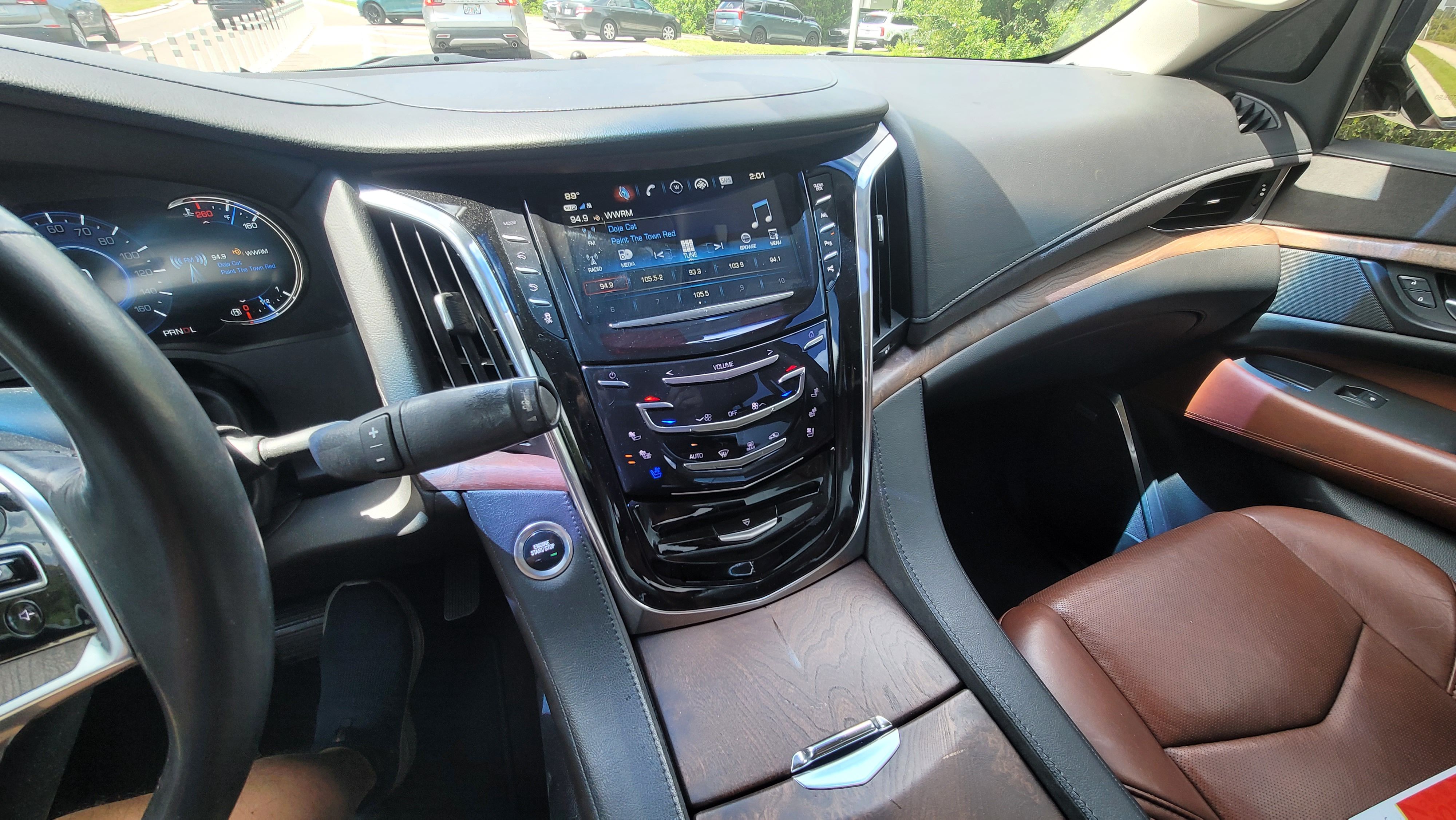 Used 2017 Cadillac Escalade Premium Luxury RWD image 9