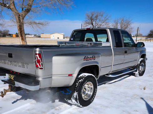 Used 2000 Chevrolet Silverado 3500 4x4 Extended Cab image 4