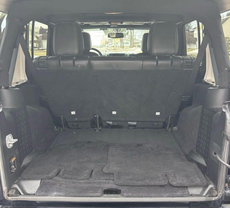 Used 2018 Jeep Wrangler Unlimited Sahara w/ Connectivity Group AWD/4WD image 11