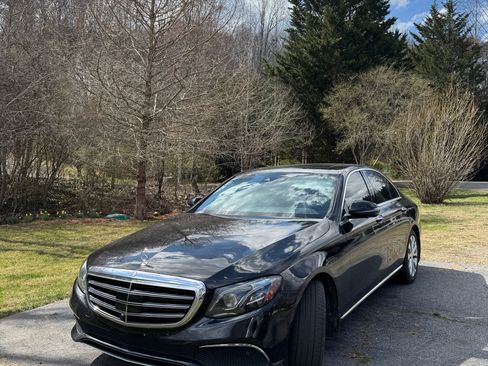 Used 2017 Mercedes-Benz E 300 4MATIC image 1