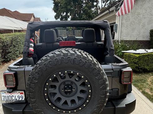 Used 2017 Jeep Wrangler Unlimited Sport w/ Quick Order Package 24S AWD/4WD image 9