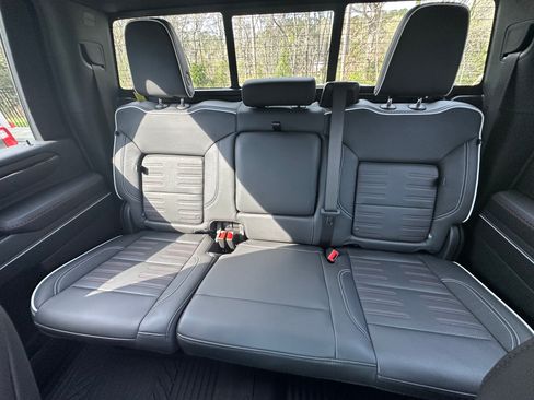 Used 2025 GMC Sierra 2500 AT4X w/ AT4X AEV Edition image 12