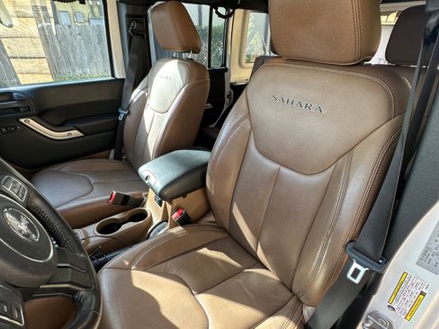 Used 2018 Jeep Wrangler Unlimited Sahara image 13