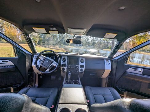 Used 2017 Ford Expedition Limited image 23