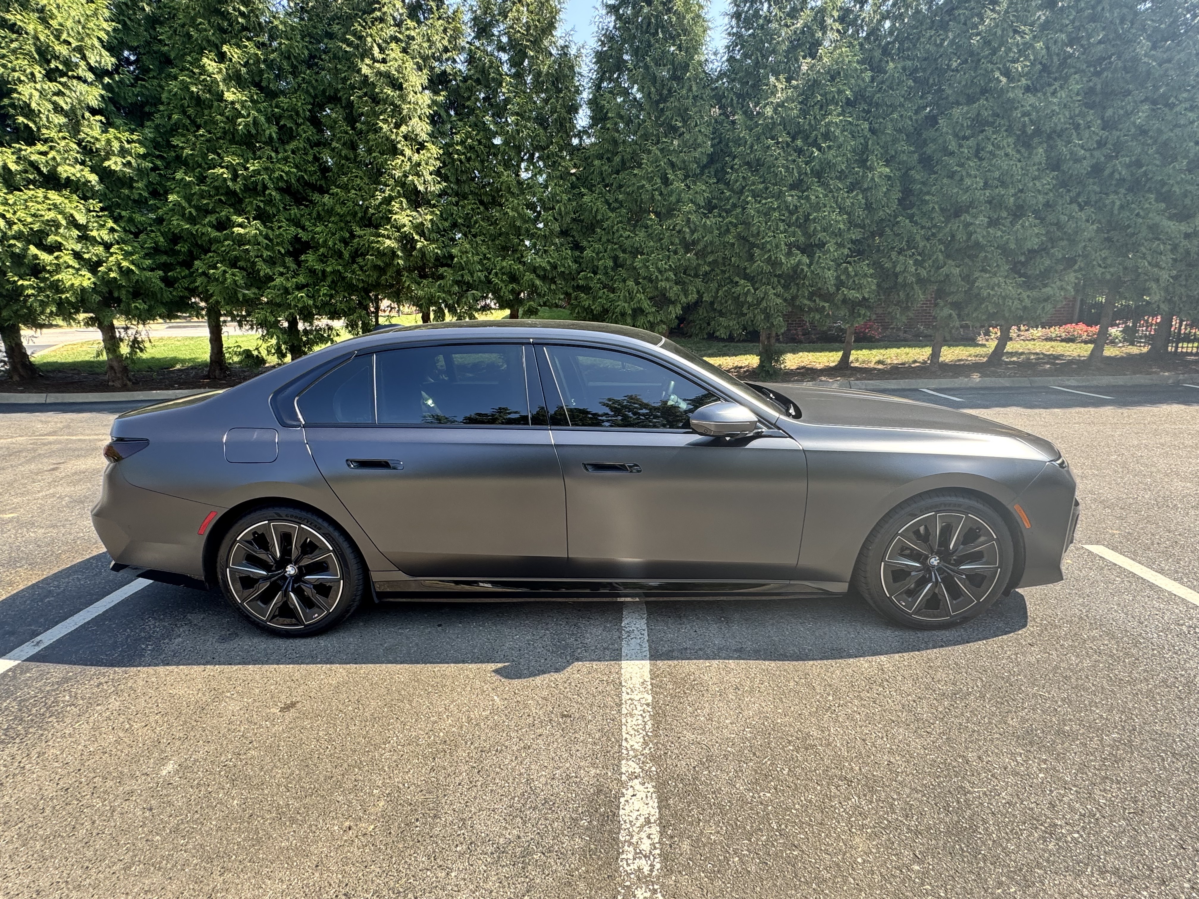 Used 2024 BMW i7 eDrive50 w/ M Sport Package RWD image 1