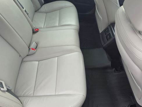 Used 2017 Toyota Avalon XLE Premium image 6