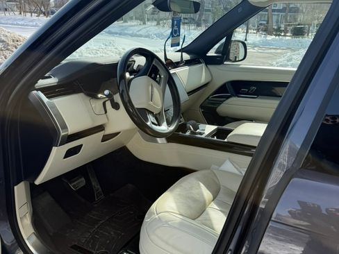 Used 2024 Land Rover Range Rover SE image 4