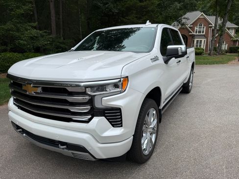 Used 2025 Chevrolet Silverado 1500 High Country w/ High Country Premium Package AWD/4WD image 2