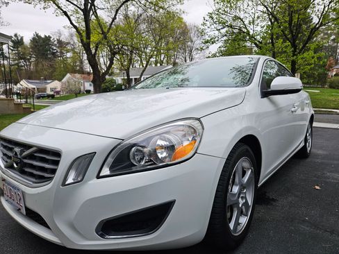 Used 2012 Volvo S60 T5 image 9