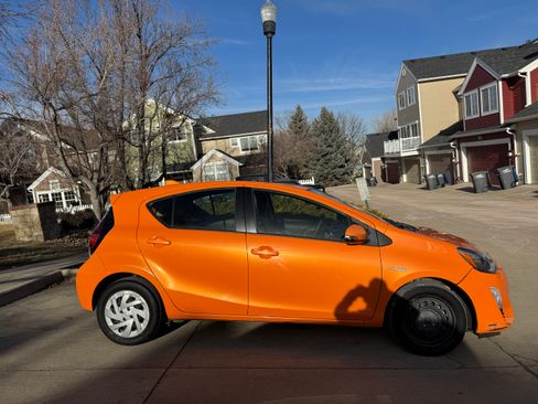 Used 2016 Toyota Prius C One image 9
