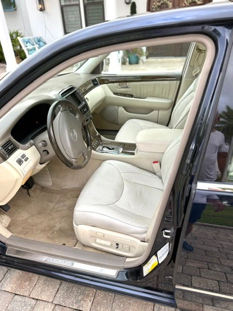 Used 2001 Lexus LS 430 w/ Ultra Luxury Pkg RWD image 6