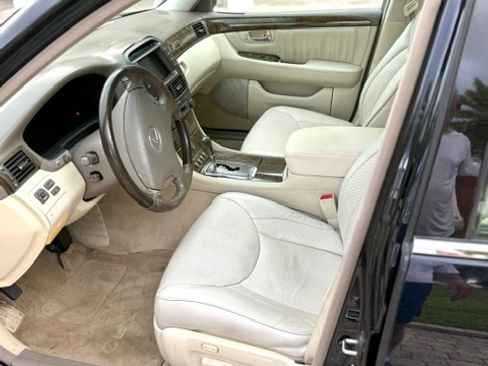 Used 2001 Lexus LS 430 w/ Ultra Luxury Pkg RWD image 6