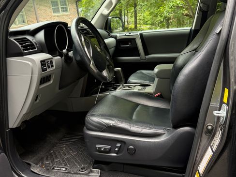 Used 2010 Toyota 4Runner SR5 AWD/4WD image 12