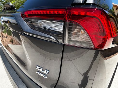Used 2021 Toyota RAV4 XLE AWD/4WD image 12
