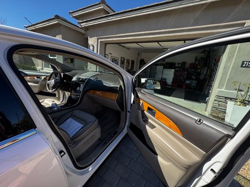 Used 2014 Lincoln MKX AWD w/ Equipment Group 101A image 16