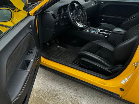Used 2012 Dodge Challenger SRT8 w/ Premium Sound Group RWD image 28