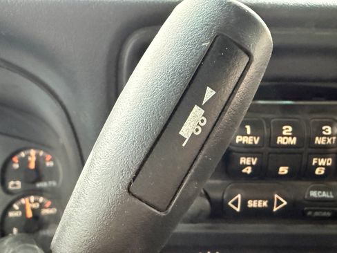 Used 2002 Chevrolet Avalanche 4x4 w/ Off-Road Suspension Pkg image 10