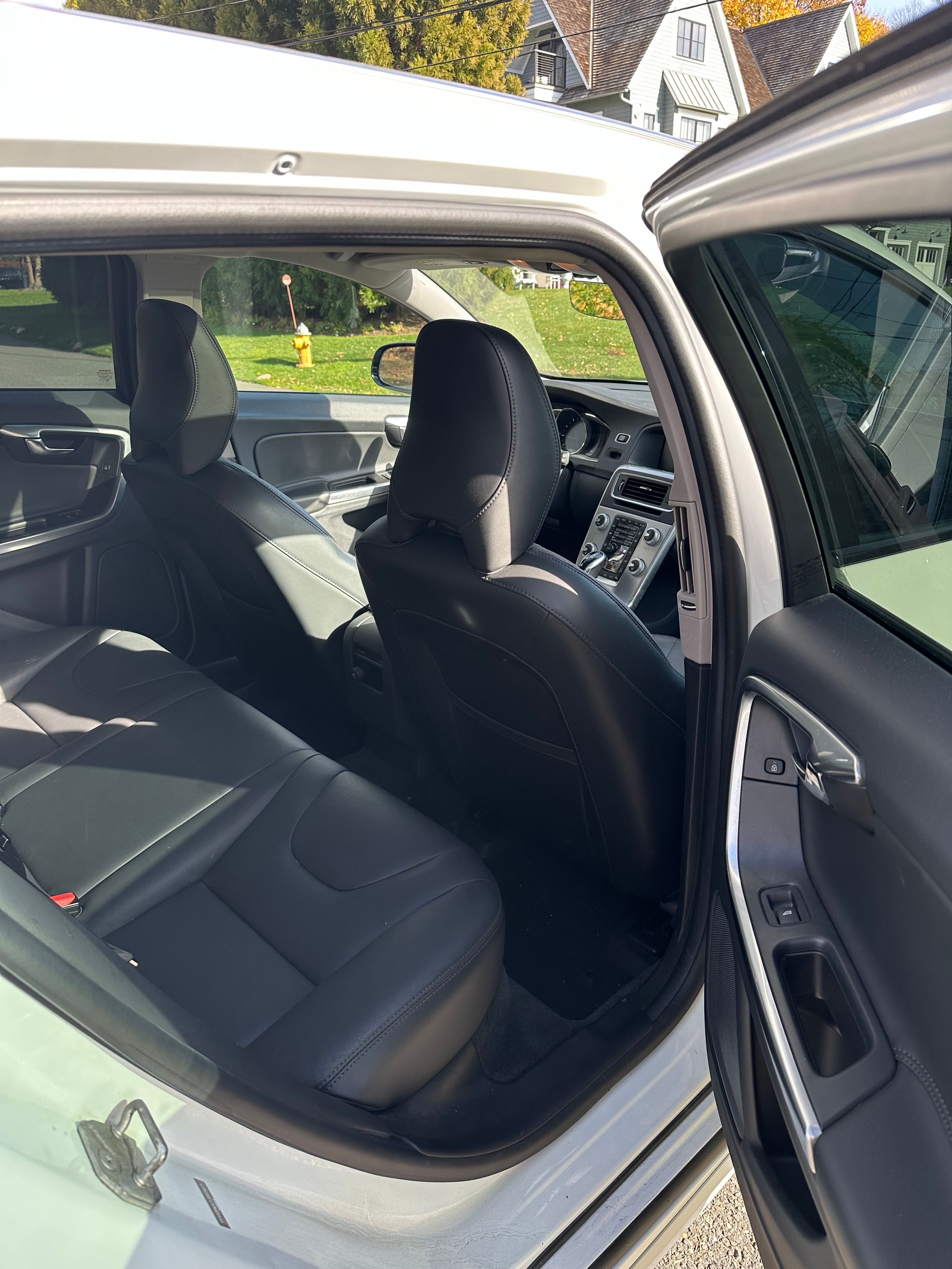 Used 2018 Volvo V60 T5 Cross Country w/ Convenience Package AWD/4WD image 10