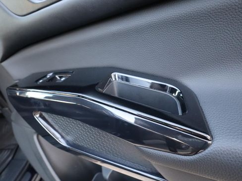 Used 2022 Nissan Pathfinder SV image 13