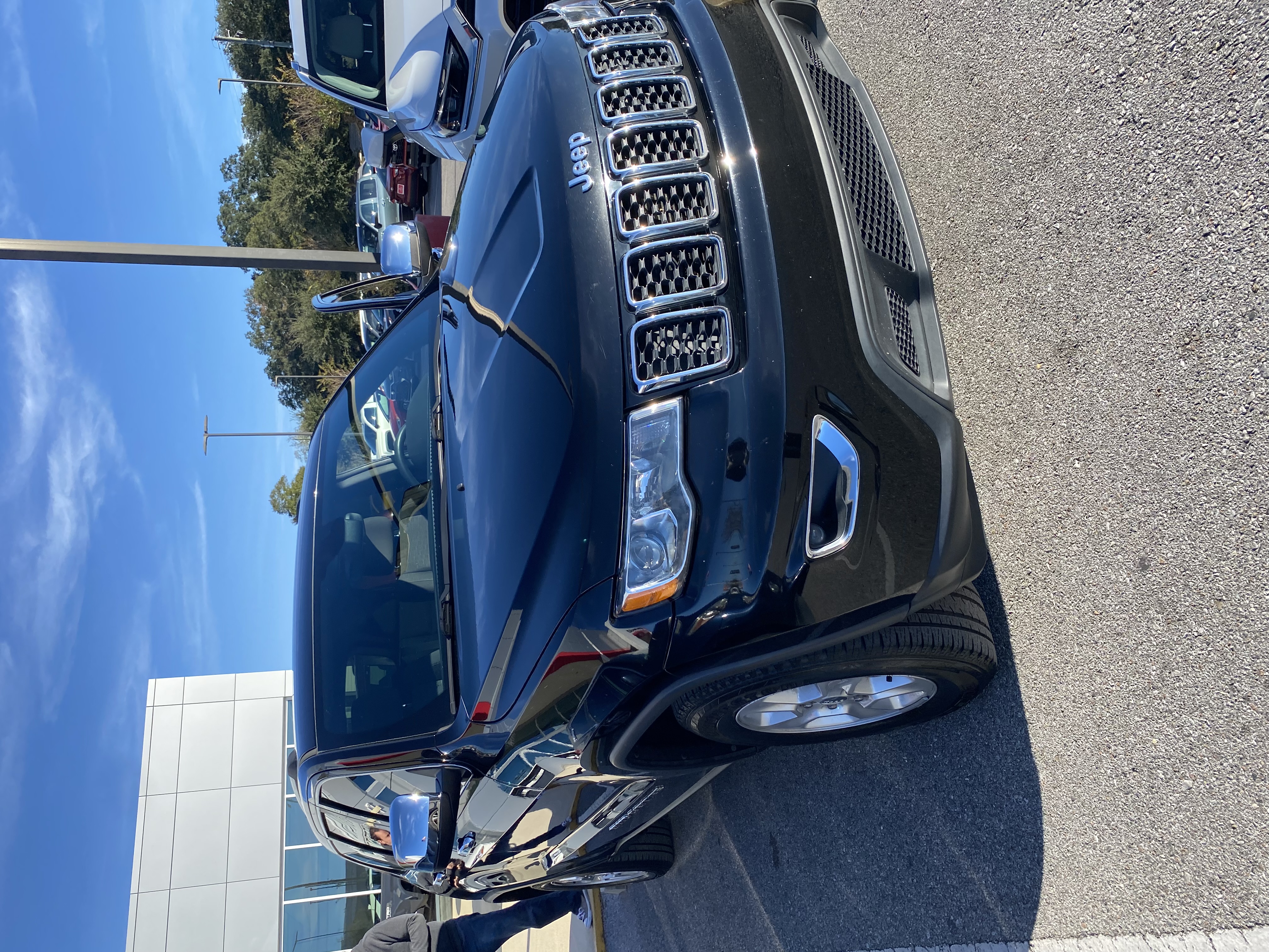 Used 2017 Jeep Grand Cherokee Laredo w/ Quick Order Package 2BE RWD image 2