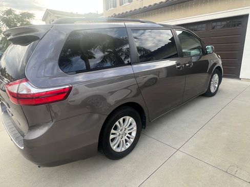 Used 2015 Toyota Sienna XLE image 6
