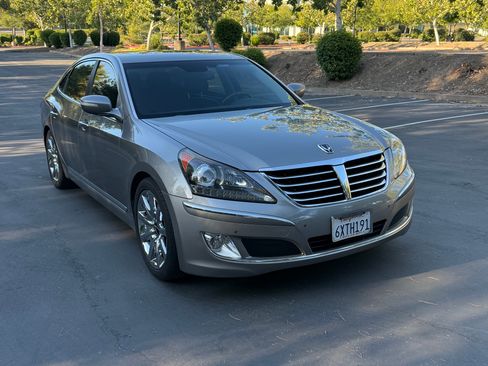 Used 2013 Hyundai Equus Signature RWD image 4