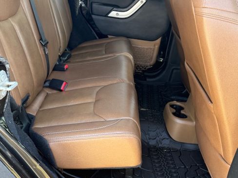 Used 2016 Jeep Wrangler Unlimited Sahara image 5