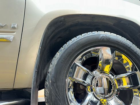 Used 2007 Cadillac Escalade ESV Platinum w/ Information Package image 21