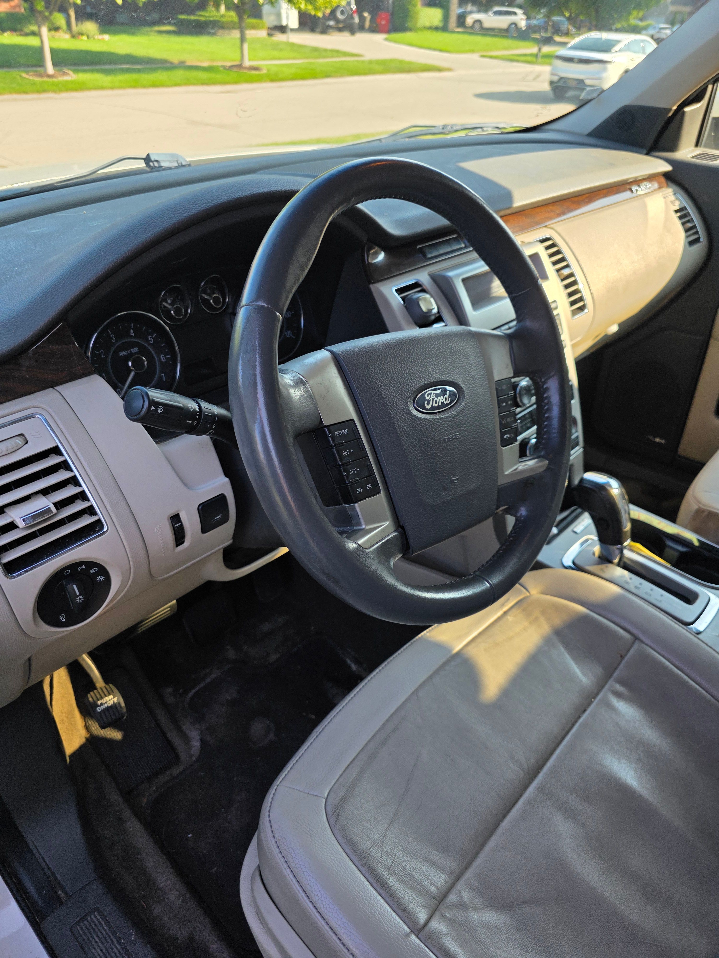 Used 2011 Ford Flex SEL w/ Rapid Spec Order Code FWD image 6