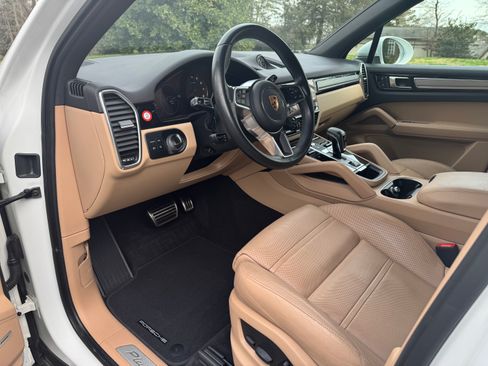 Used 2023 Porsche Cayenne S Platinum AWD/4WD image 6