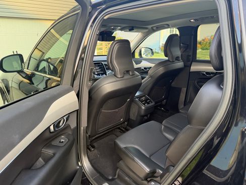 Used 2022 Volvo XC90 T5 Momentum AWD/4WD image 15