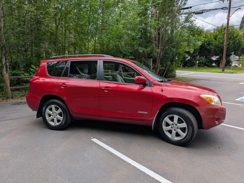 Used 2008 Toyota RAV4 Limited AWD/4WD image 4