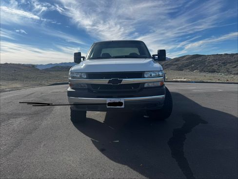 Used 2001 Chevrolet Silverado 2500 LS image 2
